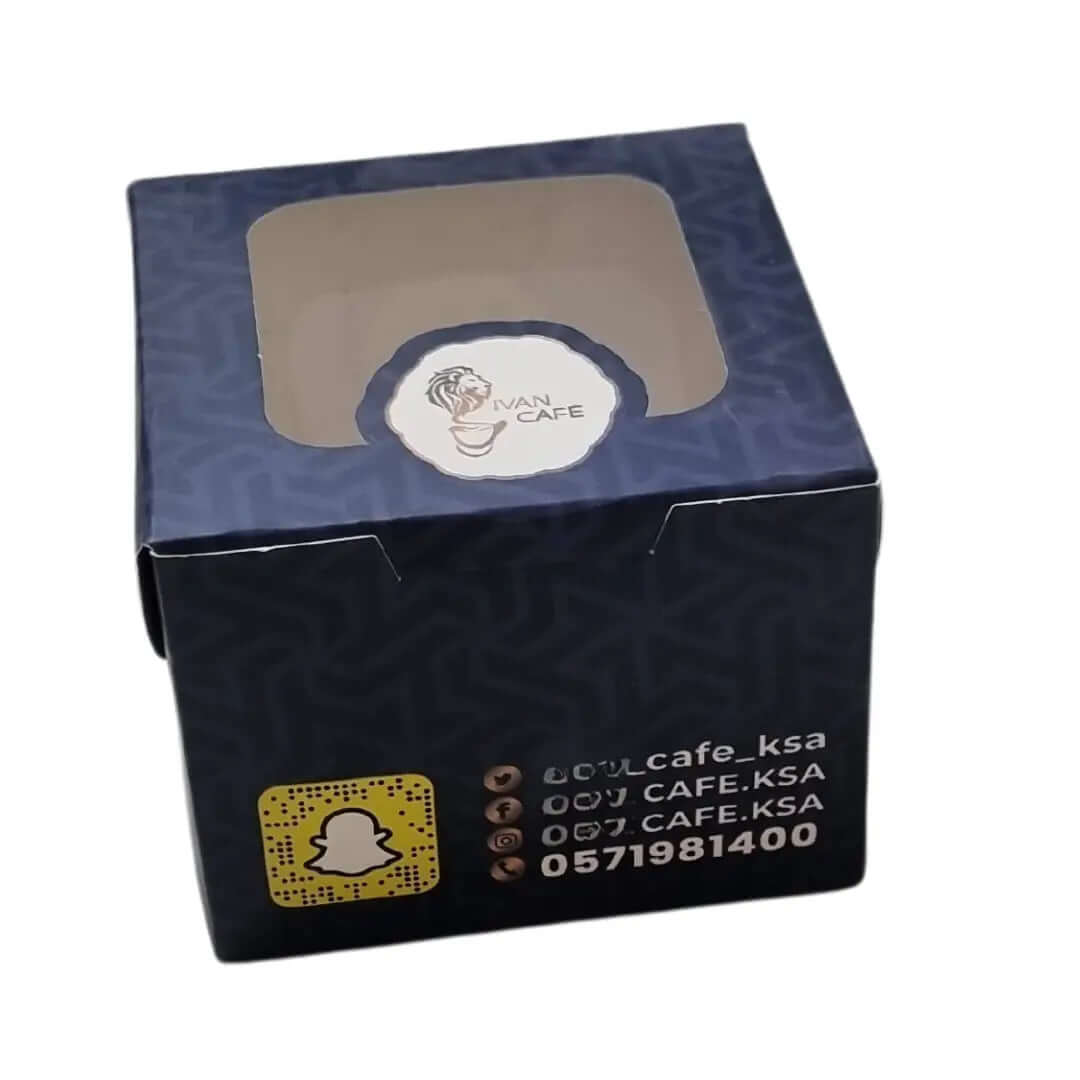 مواصفات العلبة :
علبة بأبعاد متساوية الطول 10 سم العمق 10 سم الارتفاع 10 سم
تصلح من أجل كيكة صغيرة أو حبة برغر واحدة أو توزيعات أو أي استخدام يناسب حجم العلبة
العلبة مزودة بنافذة شفافة تمنح الجمال وإمكانية رؤية ما بداخله   
الورق 350 جرام 
طباعة حسب الطلب باللوغو الخاص بالعلامة التجارية 
 
الطباعة:
الطباعة بتصميمكم الخاص بكم، التصاميم والألوان الجميلة تزيد من جمالية العلبة يمكنكم طلب طباعة خارجية فقط، أو إضافة الطباعة الداخلية إلى الطباعة الخارجية لتصبح العلبة أجمل وجذابة أكثر
السولوفان:
السولوفان هو طبقة