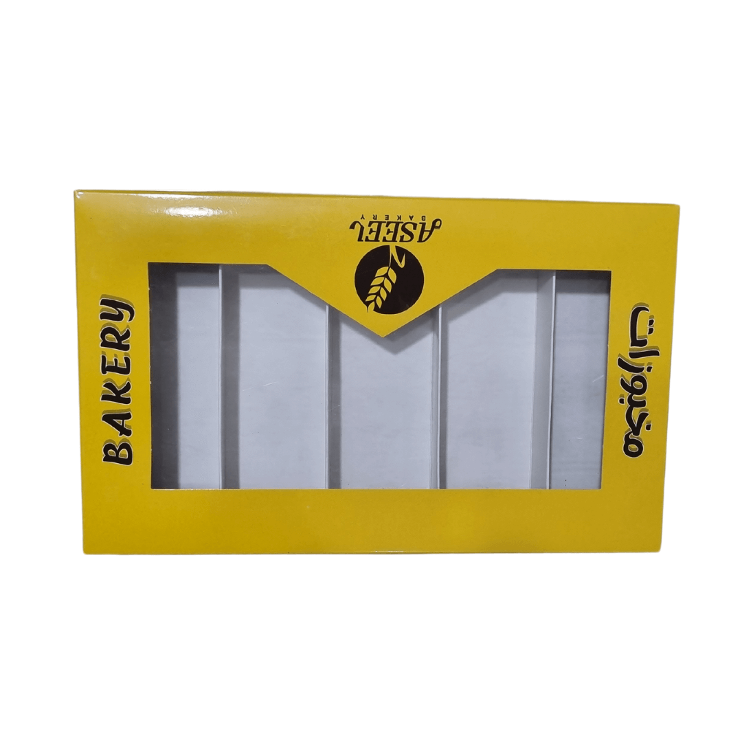 مواصفات البوكس 
الطول28 سم العرض 17 سم الارتفاع 4 سم 
البوكس مقسم لخمس تقسيمات طولية
يحتوي البوكس على شباك شفاف يمنحه الجمالية وإمكانية رؤية ما بداخل البوكس  
 
البوكس يصلح للحلويات والمخبوزات والعديد من الاستعمالات الأخرى التي يتناسب مقاسها مع حجم البوكس وتفاصيله 
الطباعة:
يمكنكم طلب طباعة خارجية فقط أو داخلية وخارجية 
السولوفان:
السولوفان هو طبقة نايلون عازلة تفيد في 1- يمنح المتانة للعلبة
2- يعزل الزيوت والسوائل عن الورق
3- يمنع الطباعة من الاختلاط بالمواد الغذائية 
لكم حرية الاختيار بإضافة سولوفان