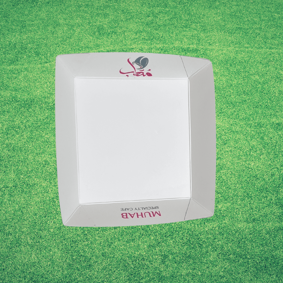 مواصفات الصحون
طول الصحن 11 سم العرض 10 سم الارتفاع 3 سم
تصلح هذي الصحون لتقديم الأطعمة والحلا  في المطاعم والكوفيهات
الطباعة:
على طلب العميل، فالطباعة في النموذج الموضح جانباً طباعة خارجية وداخلية 
إذا اختار العميل الطباعة الخارجية فقط يكون الصحن أبيض من الداخل بدون أي طباعة 
العازل:
العازل  هو طبقة نايلون رقيقة تعزل الرطوبة والزبوت وتمنح الصحون متانة، كما أنها تعزل الطباعة الداخلية عن الأطعمة بداخل الصحن 
نطاق الخدمة التي نقدمها في شركة مدار:
التصميم والطباعة وشحن المنتج الى العميل