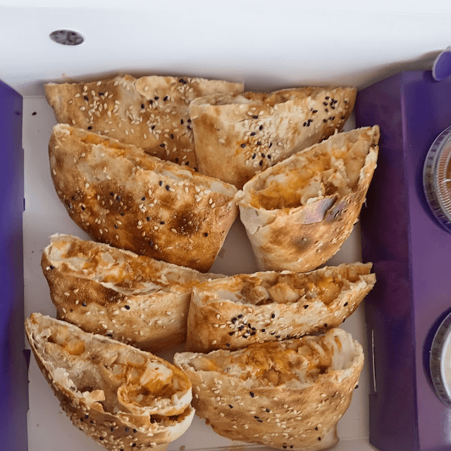 Box length 40 cm, width 20 cm, height 9 cm, 6 burgers and 3 sauces, printed with customer design - مطبعة مدار