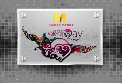 Art mural pour la Saint-Valentin avec motif floral coloré et cœur, imprimé sur acrylique transparent.