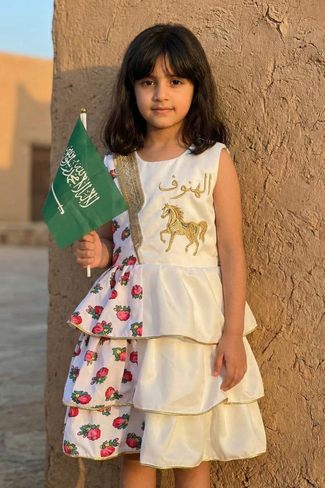 Girls' white and pink shalky dress with a traditional design for Ramadan and Gergean — product image 3