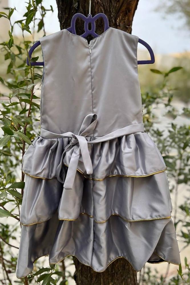 Girls' gray embellished Ramadan dress with a modern and traditional design for the year 2026 — product image 5