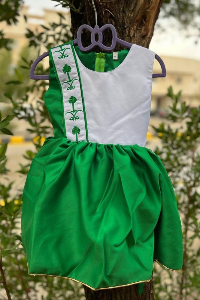 Green and white National Day dress with embroidery of two swords and a royal palm tree for girls — product image 5