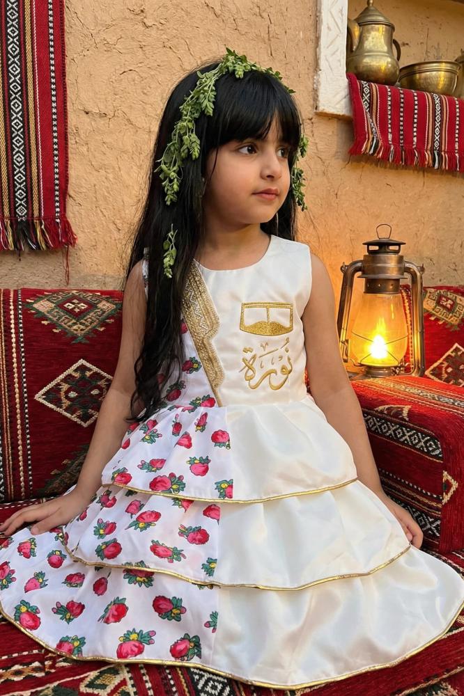 Girls' white and pink shalky dress with a traditional design for Ramadan and Gergean — product image 2