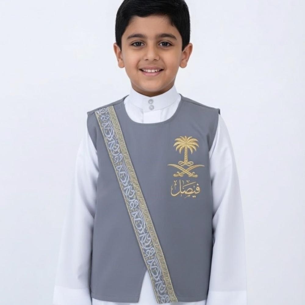 Boys' plain light gray tunic with a silver-gilt Arabic calligraphy stripe pattern — product image 2