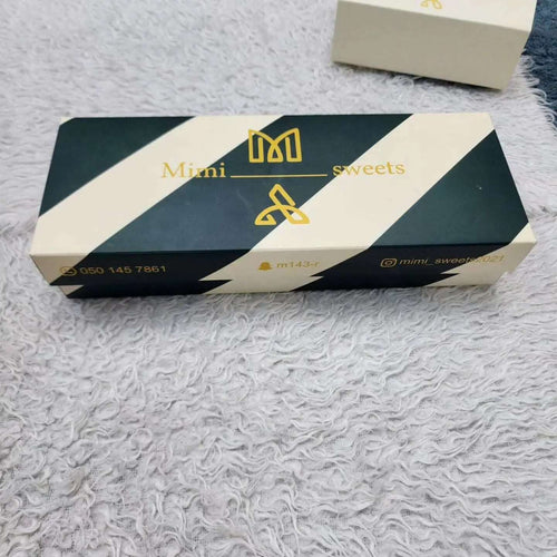 Box with 27.5 x 10.5 x 3 cm base and separate lid and holder