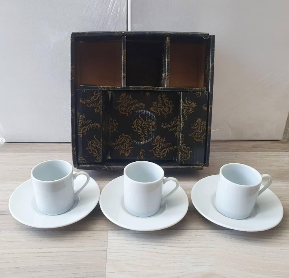 A set of 3 cups and a saucer with watercolor paper print — product image 2