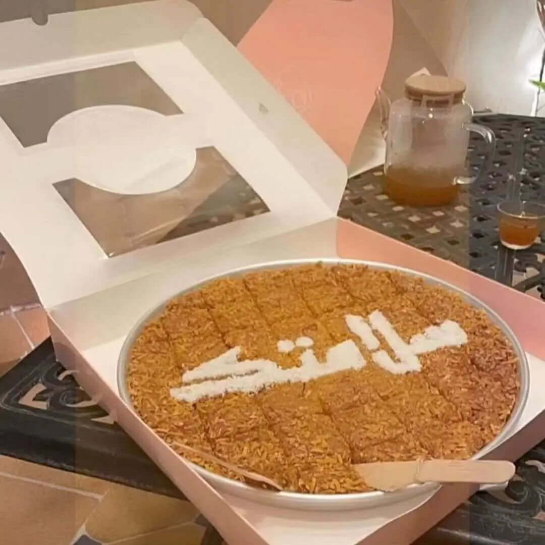 cake  box , size 35 x 35 x 5 cm, base with attached lid, transparent window and holder