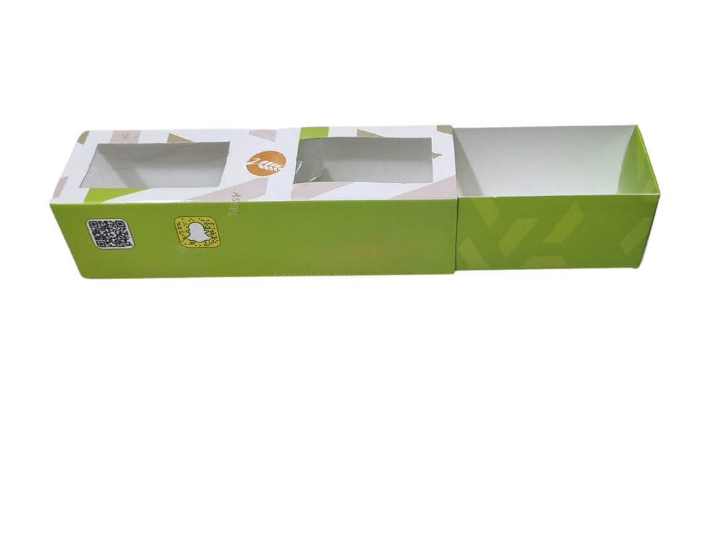 custom printed 17×5×4.5 cm with transparent window for sweets and macarons