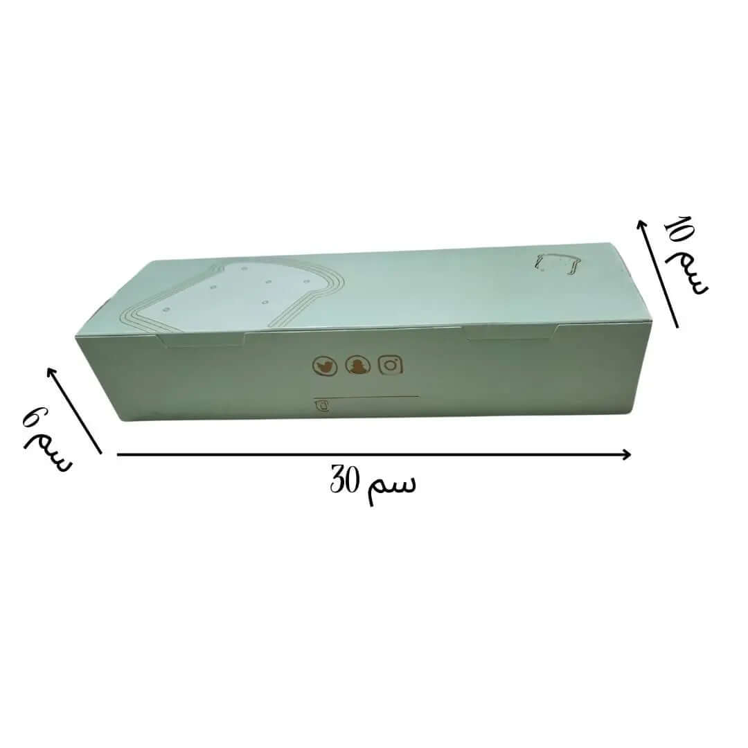 مواصفات العلبة
طول العلبة 30  سم العرض 10 سم الارتفاع 6 سم 

المادة: ورق انفركوت 350 جرام

 
الطباعة:
يمكنكم طلب طباعة خارجية فقط (يكون من الداخل أبيض تماماً) أو داخلية وخارجية 
هذا المنتج الموجودة صوره على اليسار بطباعة داخلية وخارجية 
 
السولوفان:
السولوفان هو طبقة نايلون عازلة تفيد في 1- يمنح المتانة للعلبة
2- يعزل الزيوت والسوائل عن الورق
3- يمنع الطباعة من الاختلاط بالمواد الغذائية 
لكم حرية الاختيار بإضافة سولوفان خارجي فقط أم داخلي فقط أم على الجانبين داخلي وخارجي
مدة التنفيذ 7-10 ايام
شحن لكل انحاء 