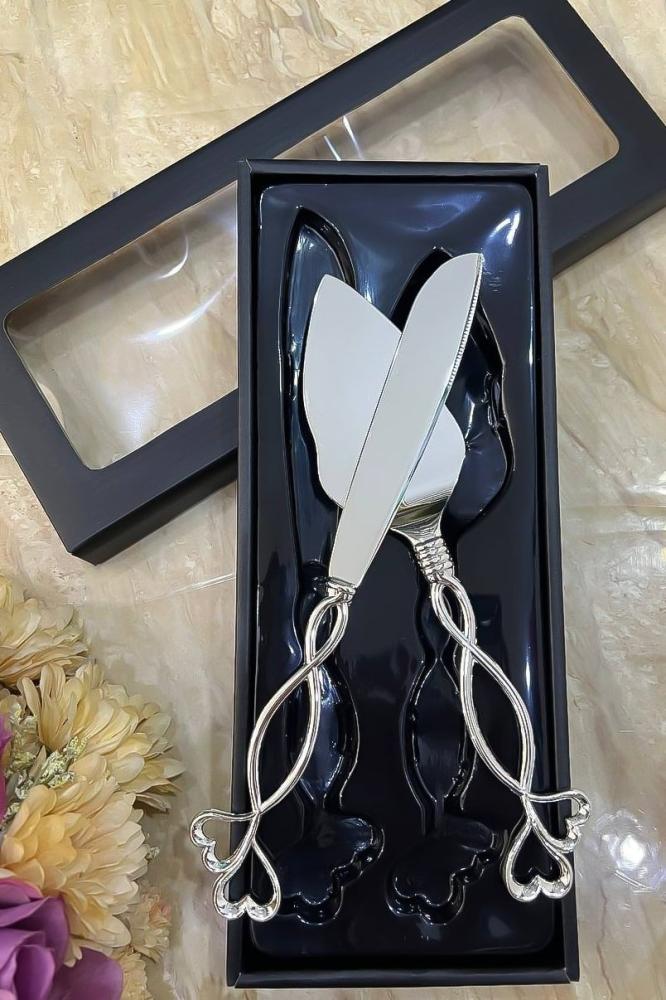 Elegant silver cake cutting set with carrier — product image 1