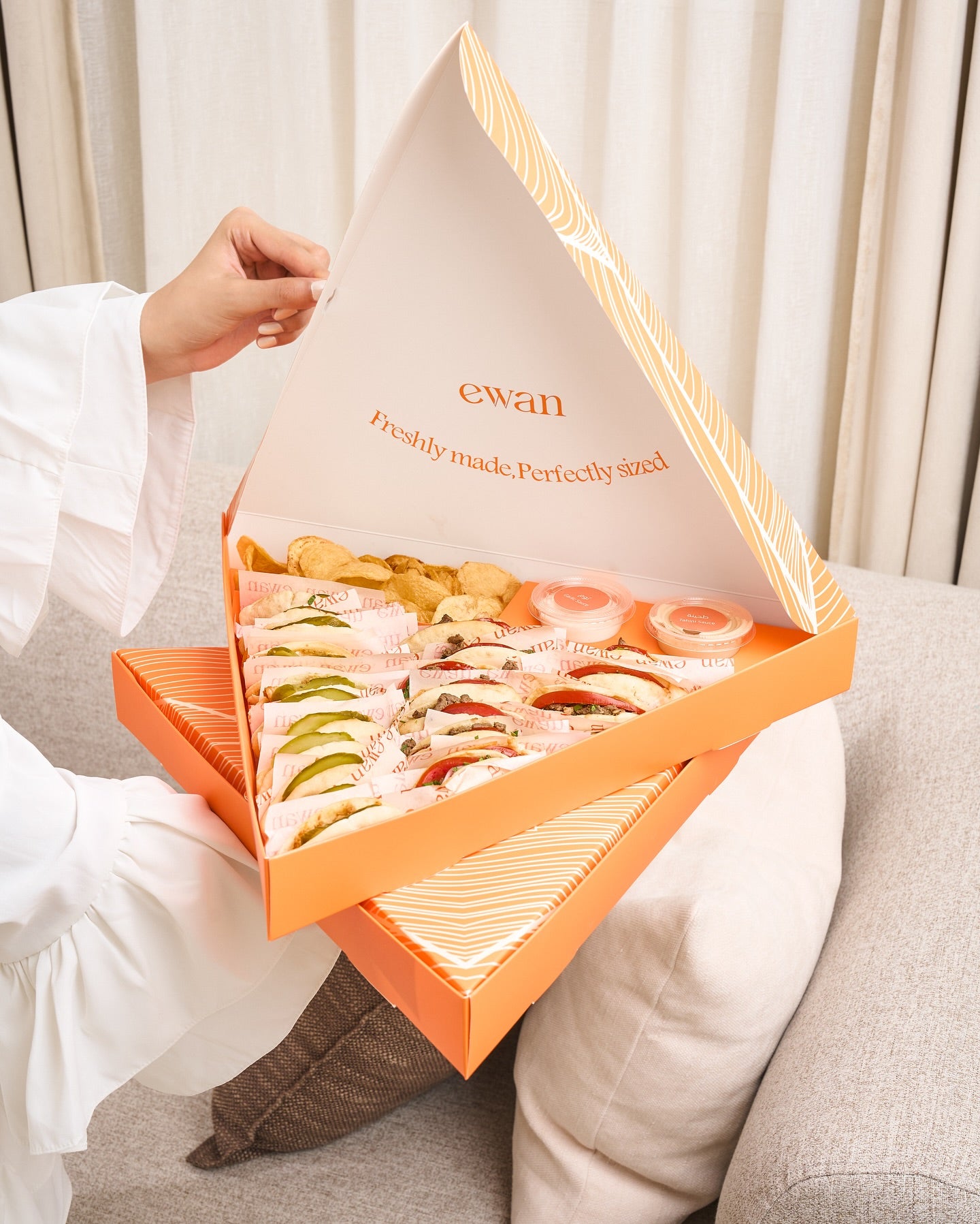 Open-layout printed gathering box reference for mini sandwiches, chips and sauces