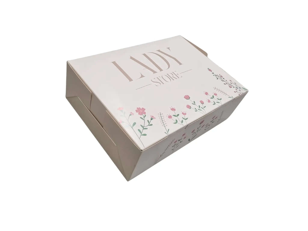 Box Papier aus
Abmessungen29×21×9 cm
Logodruck aus
(Cellophan) aus
Druck außen ohne nach Kundenwunsch